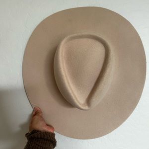 Gigi Pip 55” hat DAKOTA TRIANGLE CROWN - CREAM